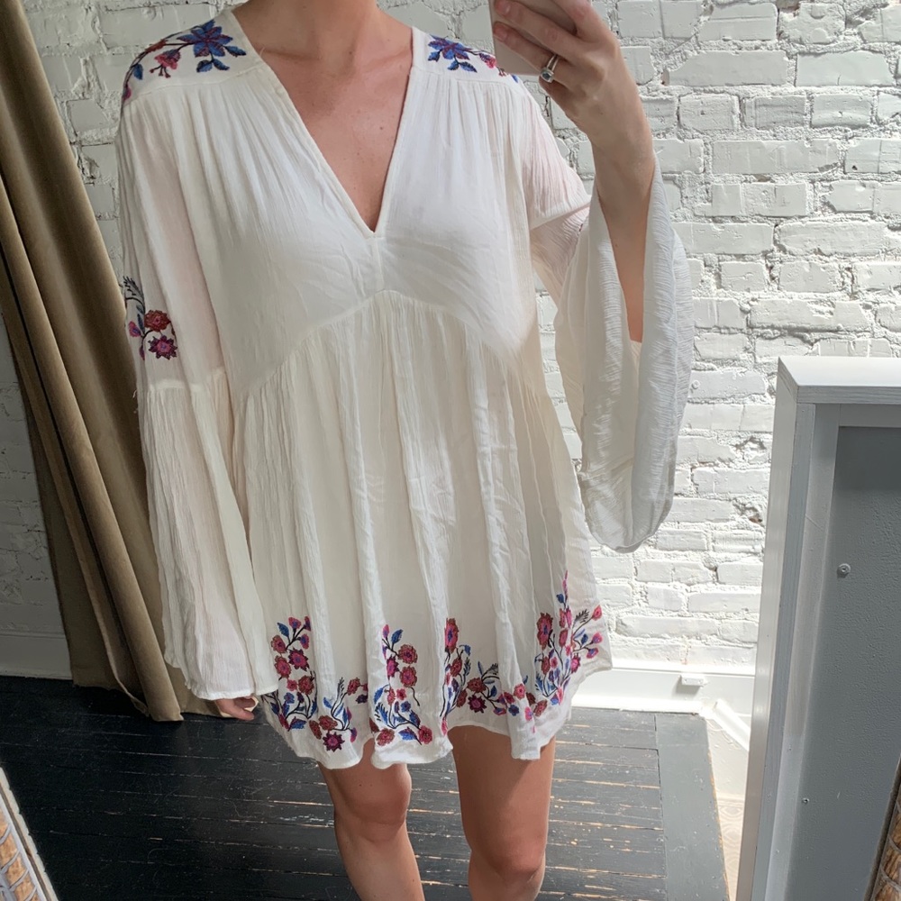 NWT Free People White embroidered flowers dress